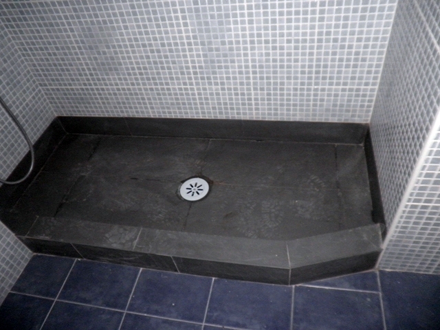 Plato de ducha de obra, piedra natural (PIZARRA)