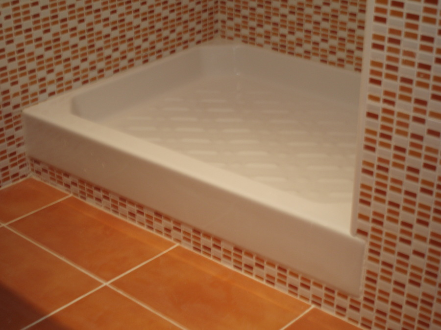 Plato de ducha hondo y elevado 