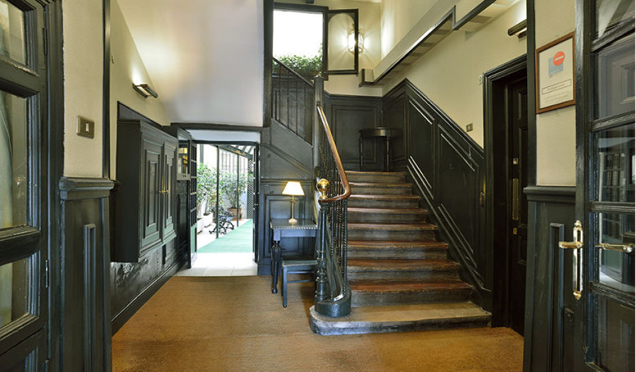 ESCALERA COMUNIDAD DE VECINOS