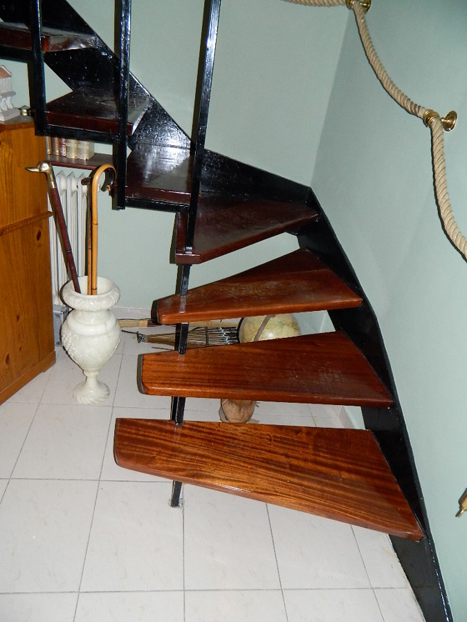 pletinas de escalera barnizadas