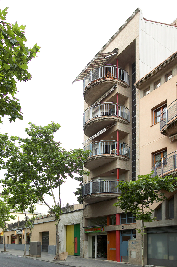 plurifamiliar ( cuatro viviendas )