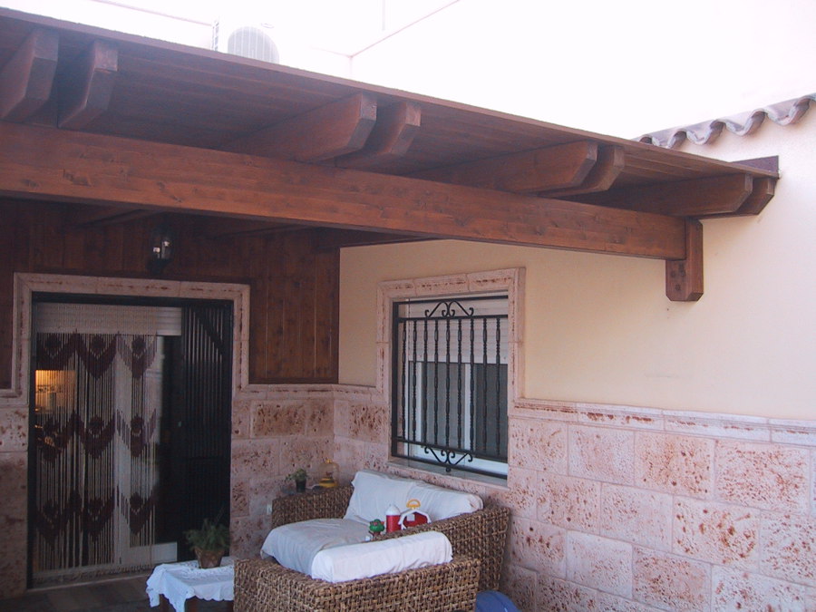 porche adosado a pared con viga doble