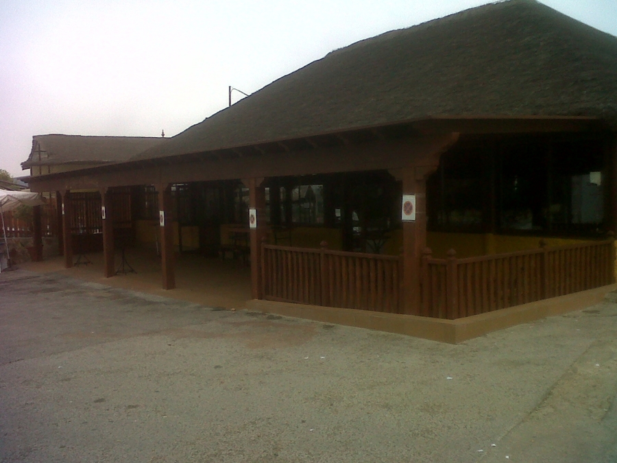 Porche de madera de La choza de Manuela