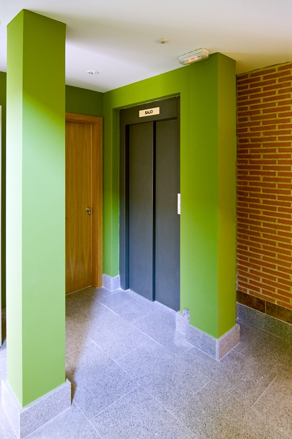 Portal edificio de viviendas