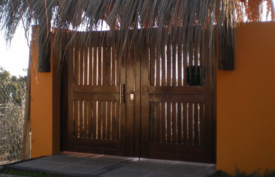 portón exterior