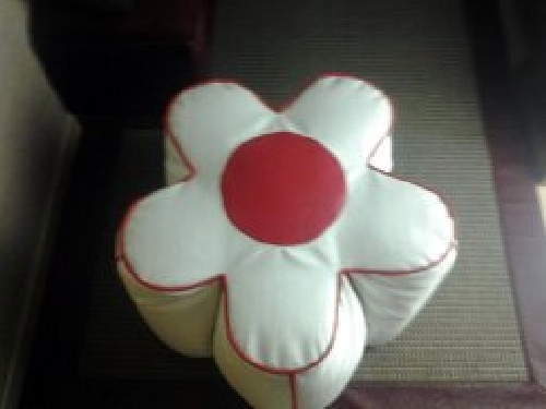 POUFF MODELO FLOR