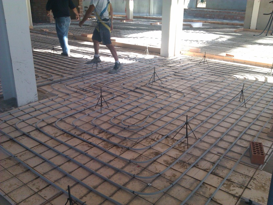 PREPARACIÓN SUELO RADIANTE CENTRO SOCIAL