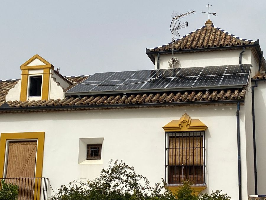 Instalación Energías Renovables. Paneles Solares