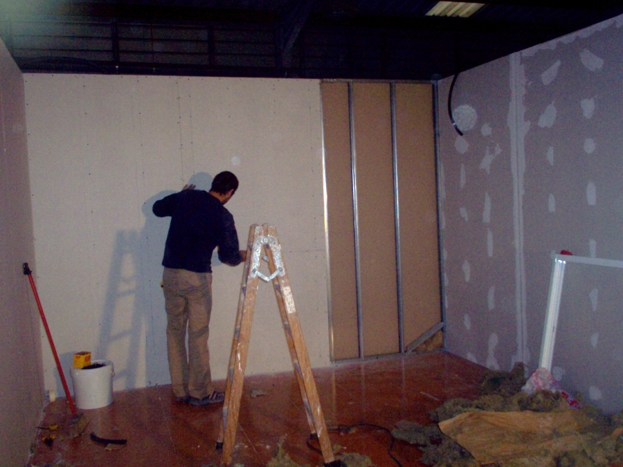 proceso de montaje de paneles de pladú