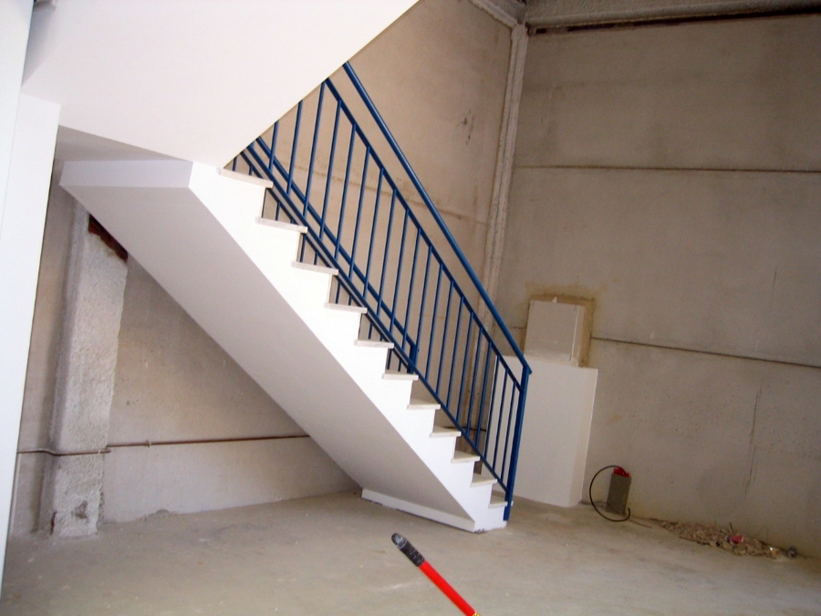 Protección RF de escaleras con placas stucal