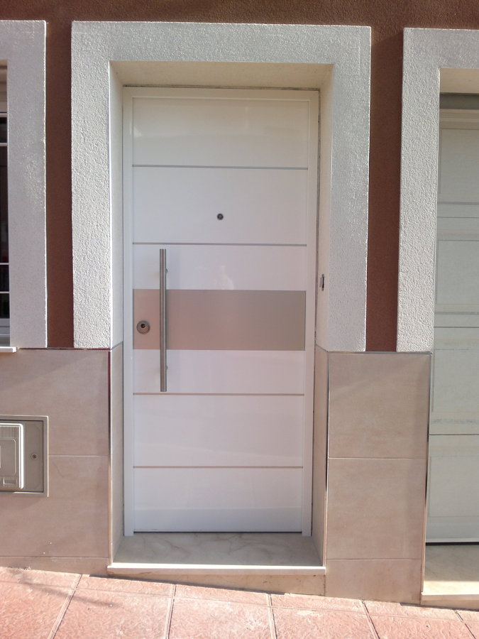 Puerta acorazada de exterior