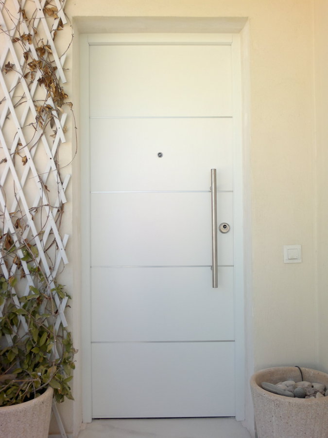 Puerta acorazada de exterior.