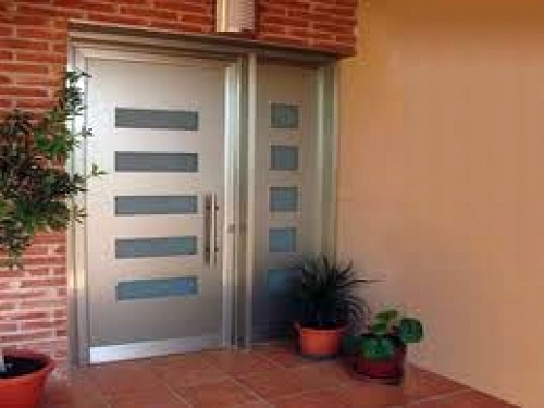 Puerta aluminio gris