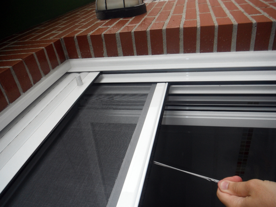 PUERTA BALCONERA CON MOSQUITERA