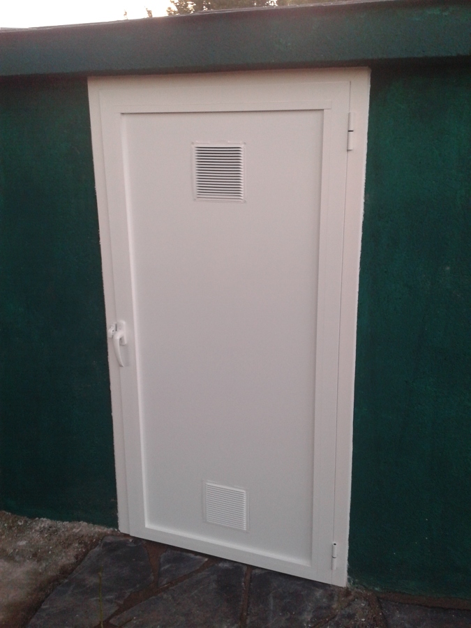 PUERTA CASETA DEPURADORA