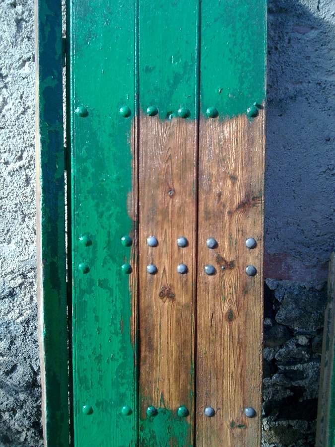 Puerta chorreada para su restauración