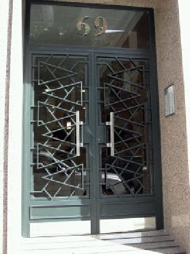 Puerta comunidad contemporánea