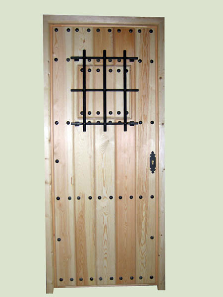 PUERTA CON VENTANILLO