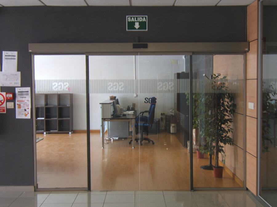 Puerta corredera de cristal