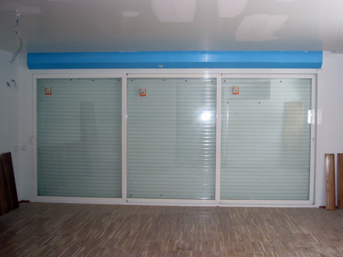 PUERTA CORREDERA 3 HOJAS