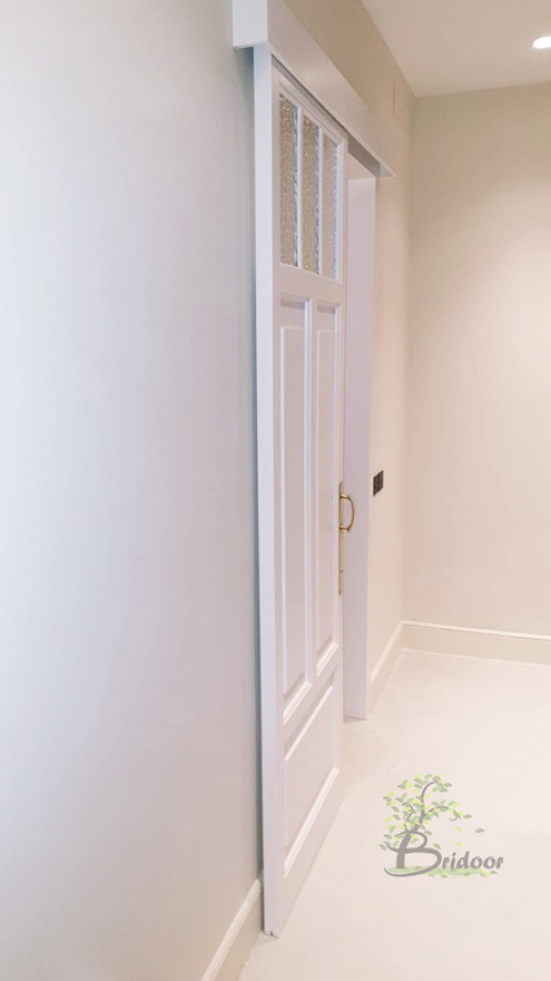 puerta de madera lacada corredera