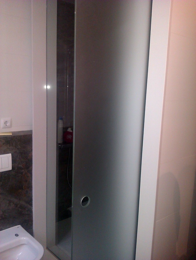 puerta corredera de cristal templado