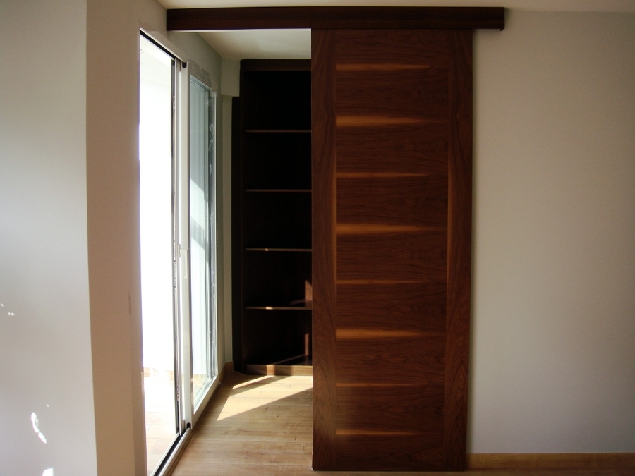 Puerta corredera de galería