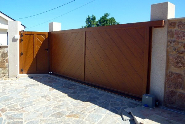 Puerta corredera imitación madera