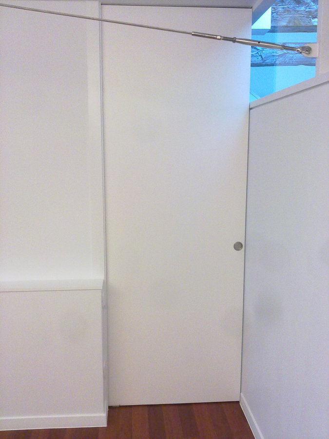 Puerta corredera lacada en blanco 