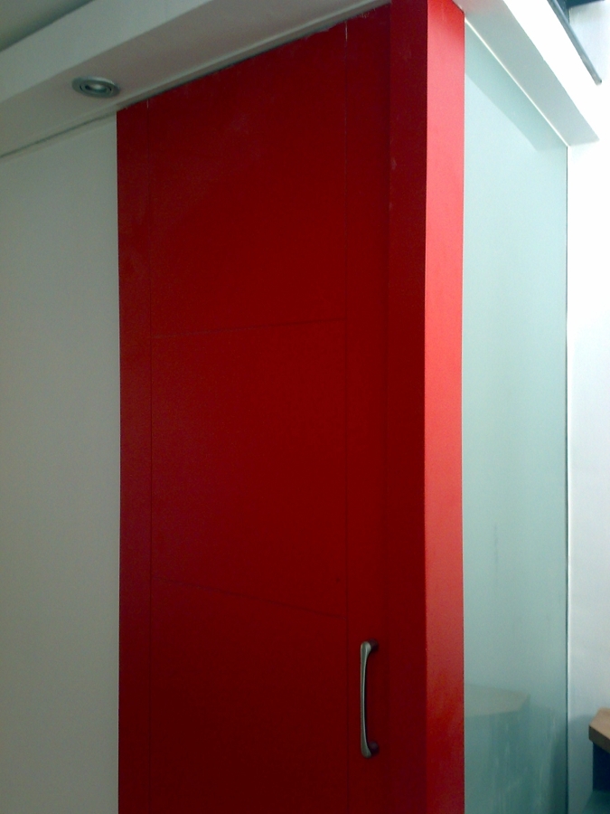 PUERTA CORREDERA  LACADA