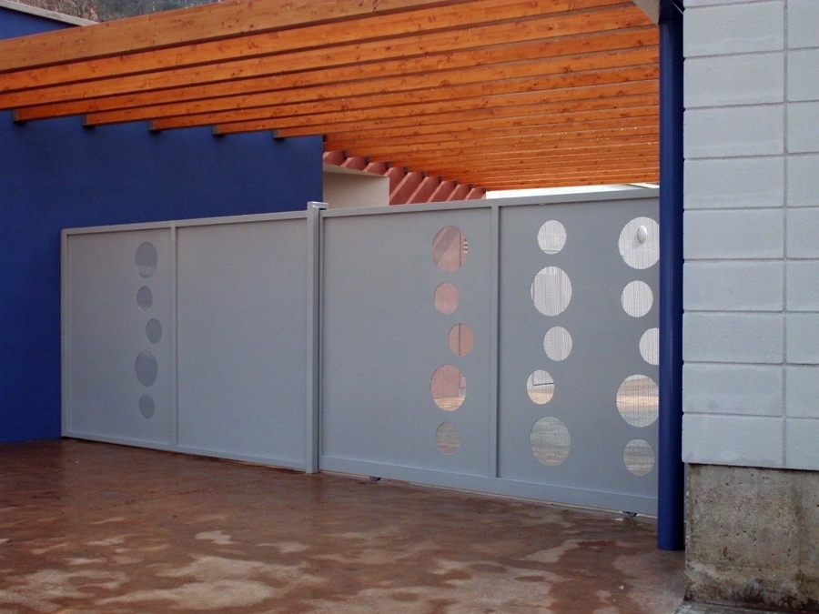 PUERTA CORREDERA PISCINA MUNICIPAL