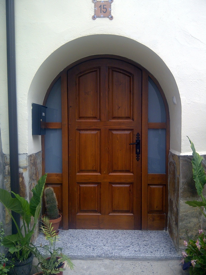 PUERTA CUARTERONES EN MEDIO PUNTO