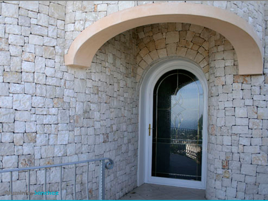 Puerta de acceso de medio punto