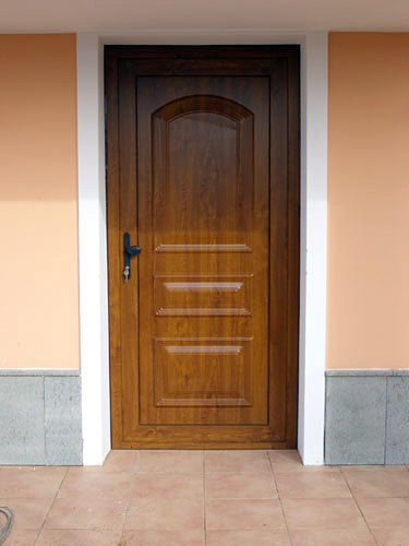 puerta de aluminio
