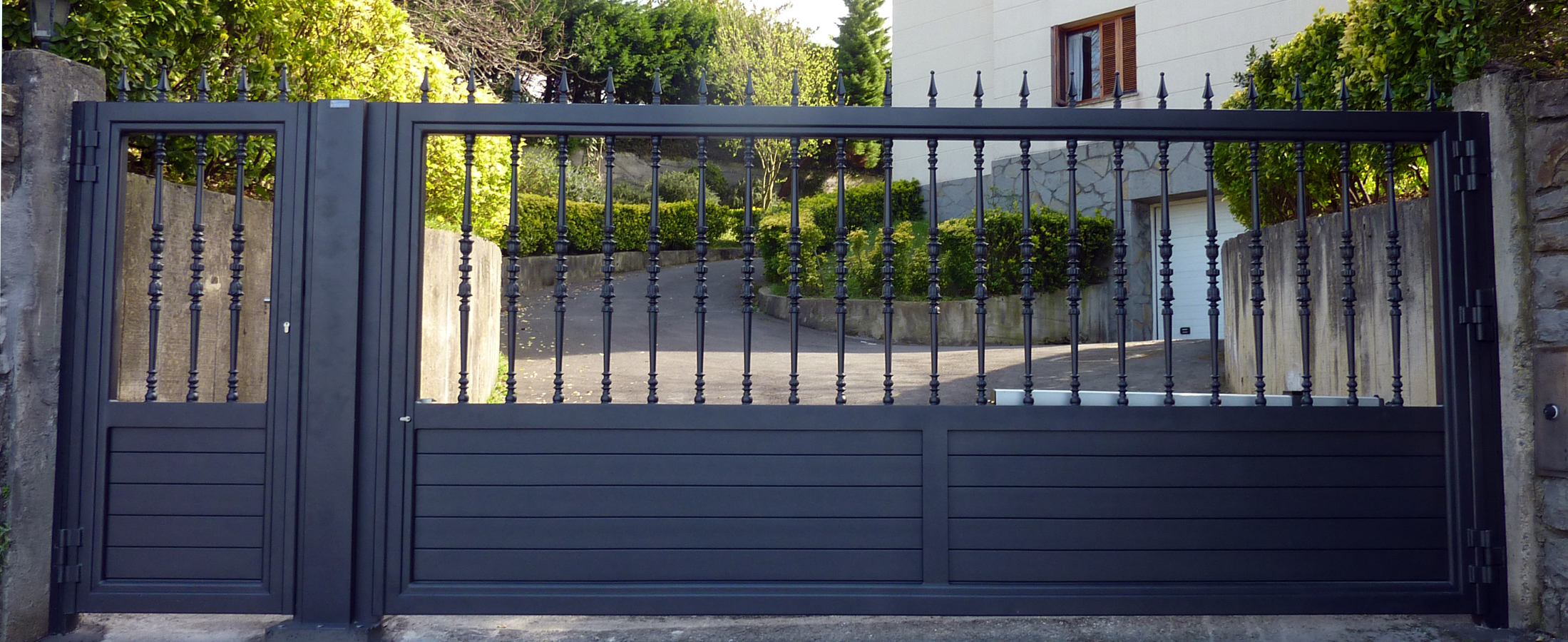 Puerta de corredera de aluminio soldado