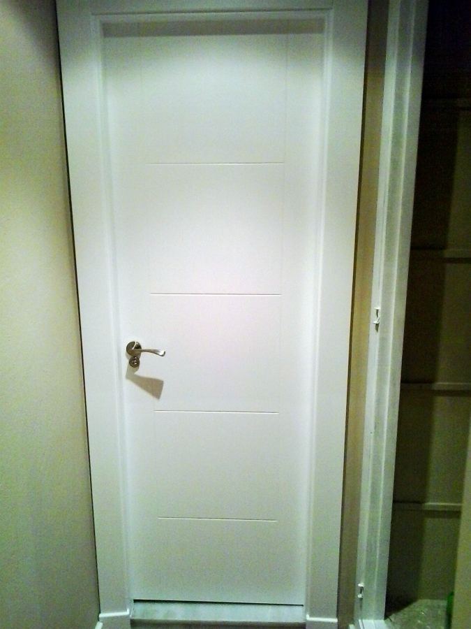 Puerta de DM nueva, Lacada.