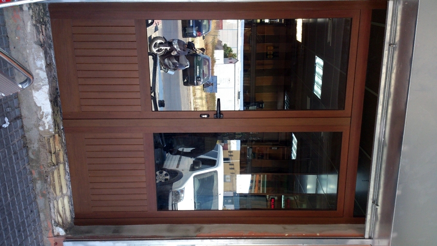 Puerta de entrada a comercio