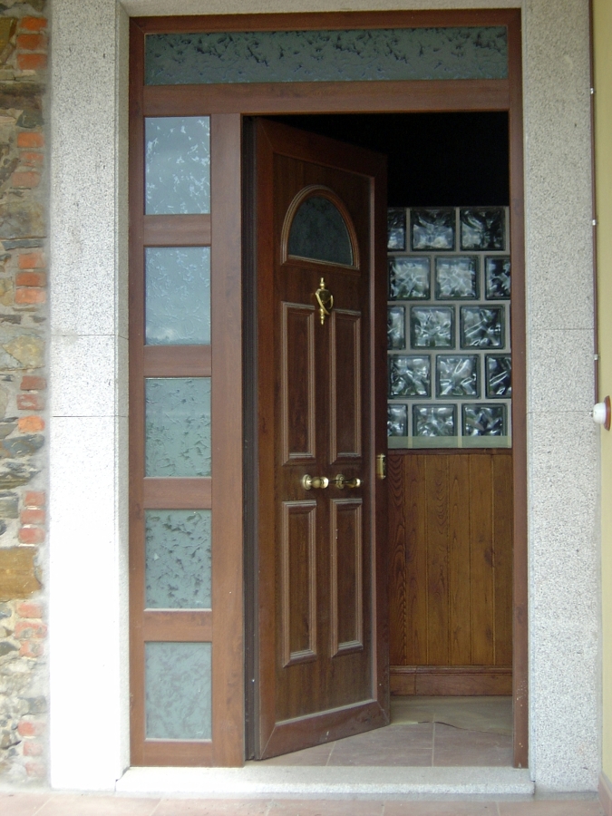 puerta de entrada chalet cudillero