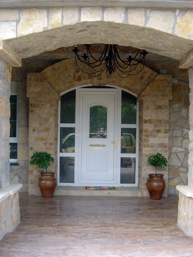  puerta de entrada  chalet Tamón