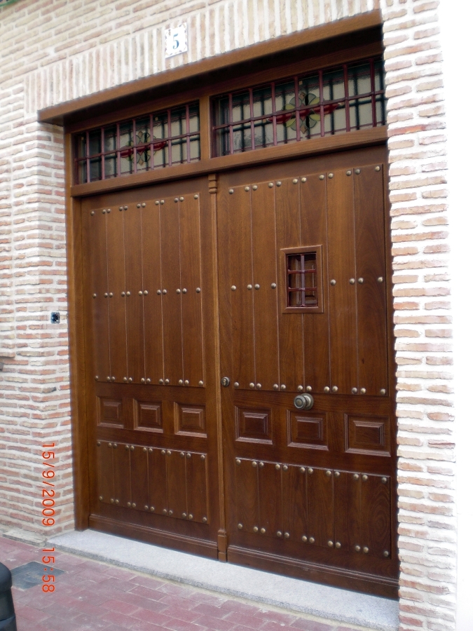 Puerta de entrada rústica