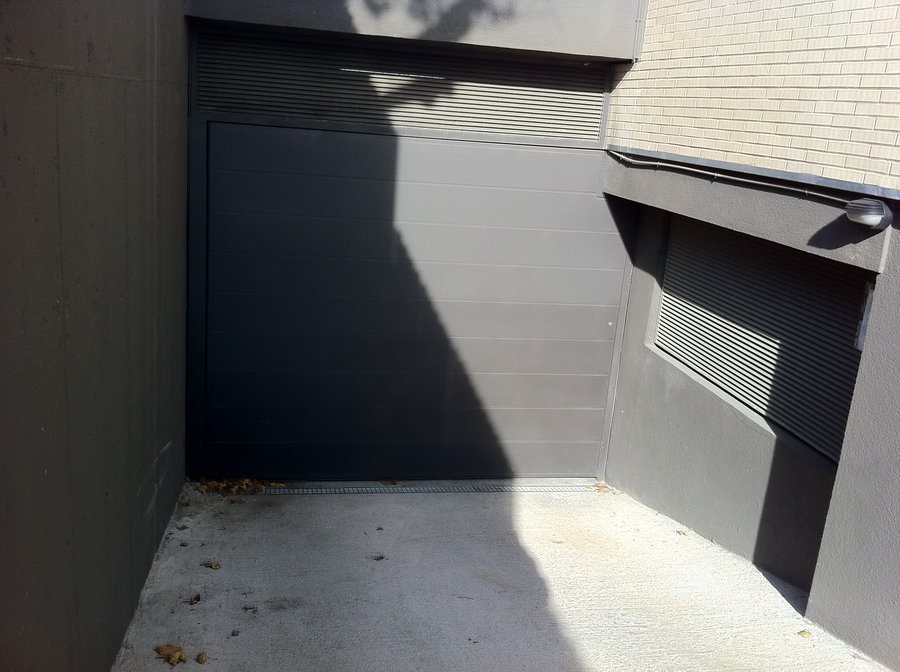 Puerta de garaje batiente