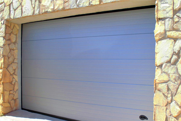 Puerta de garaje en acero galvanizado