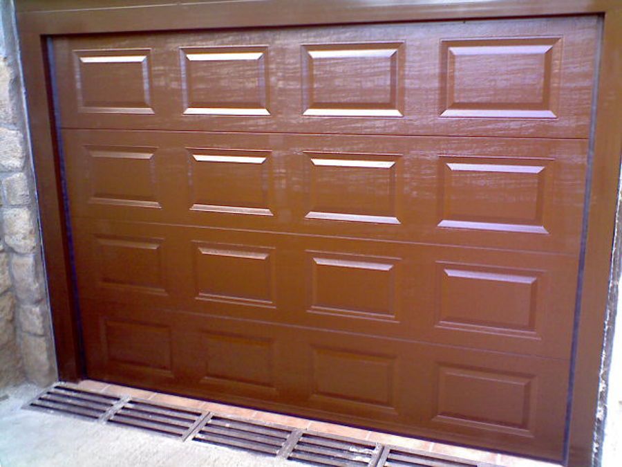 Puerta de garaje seccional de cuarterones