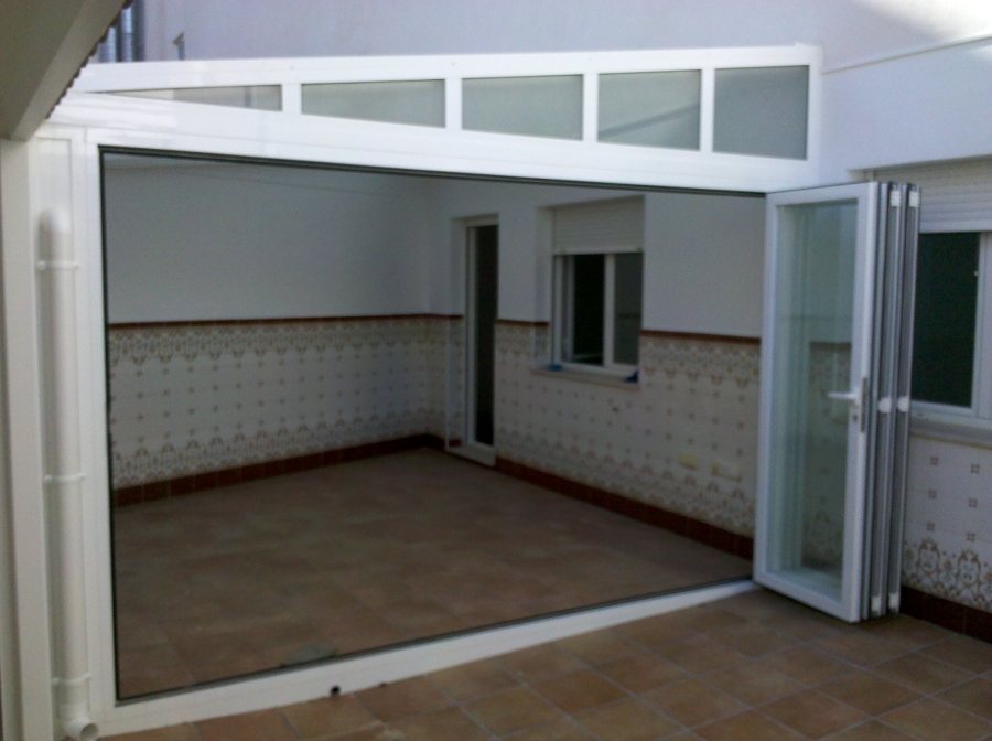 puerta de libro abierta