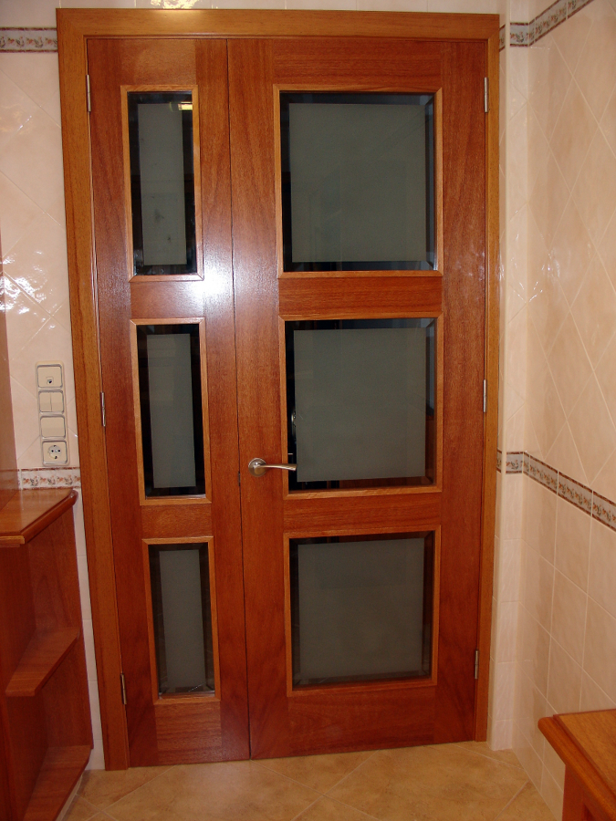 Puerta de paso con cristal