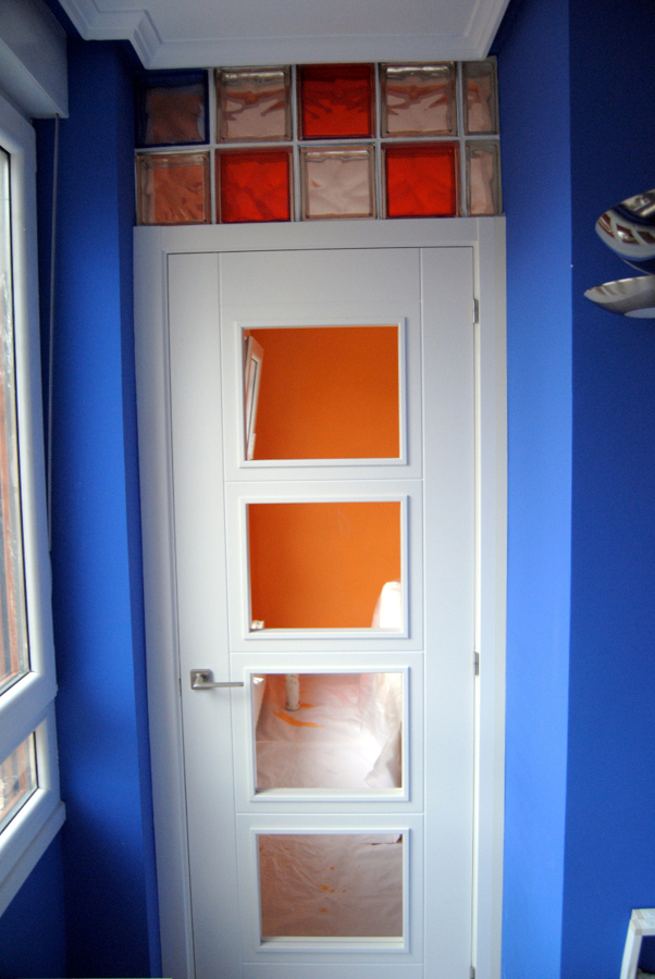 Puerta de paso con paves- cristal .