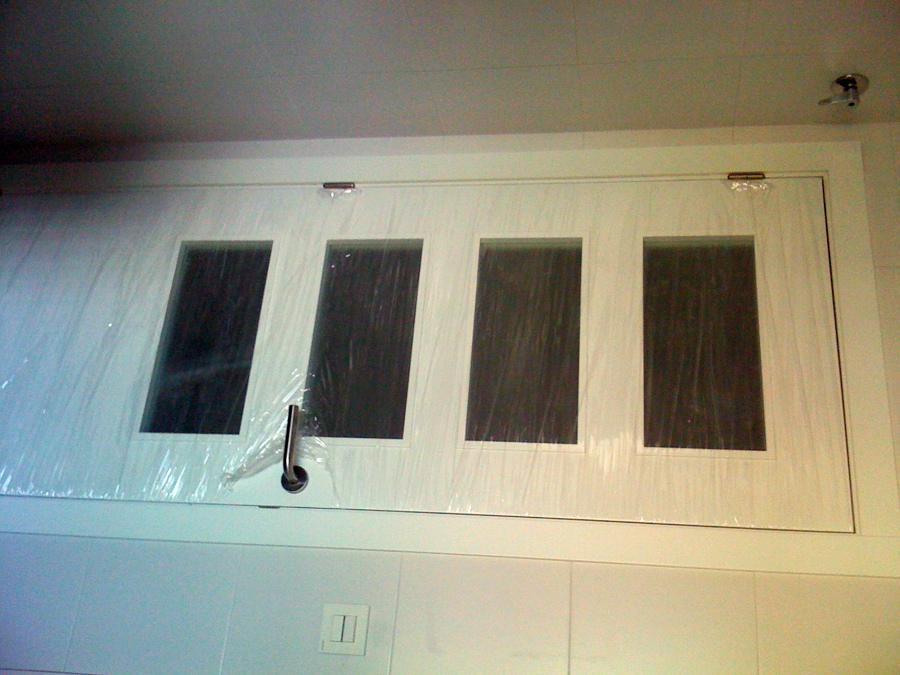 Puerta de paso lacada blanca con cristal