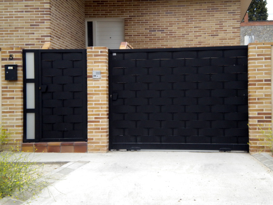 Puerta de paso y Garaje