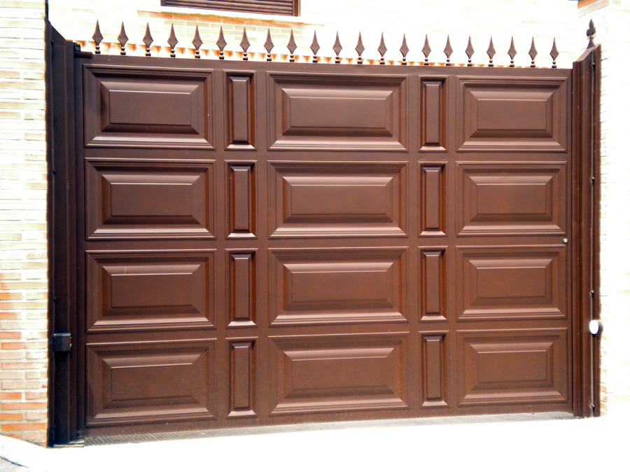 Puerta de una hoja de cuarterones