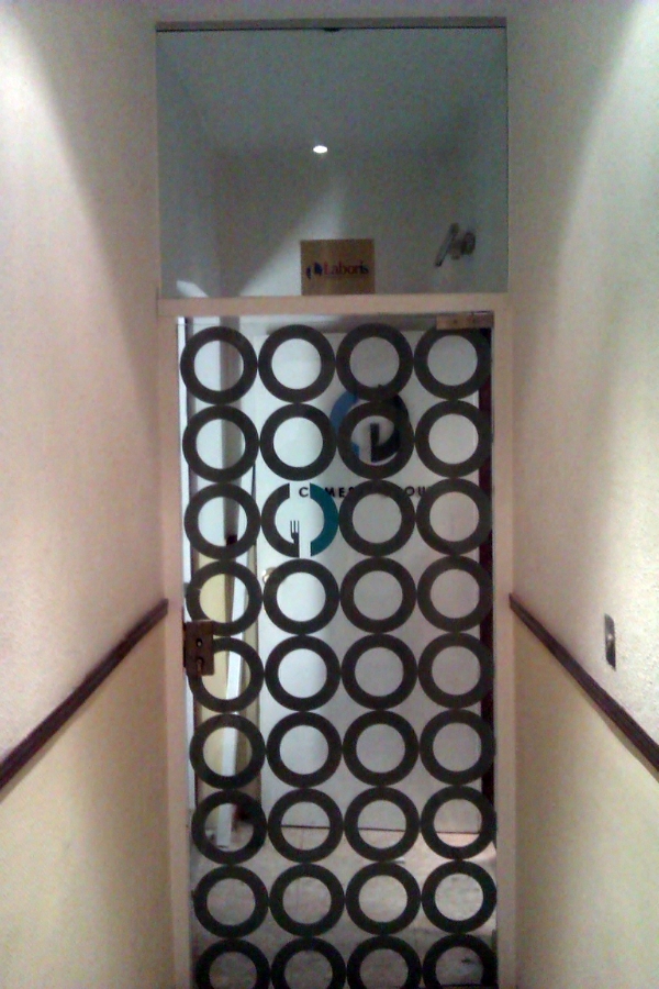 PUERTA DECORADA OFICINA 